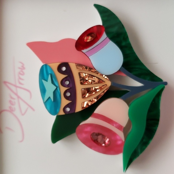 Deer Arrow Gum Nuts brooch. Australian floral. New in box. 60 made. - Picture 2 of 5